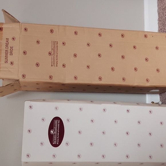 Ashton Drake wedding doll - Picture 4 of 4